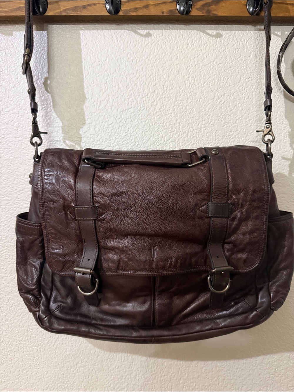 Frye Vintage-Style Brown Leather Messenger Bag for Men